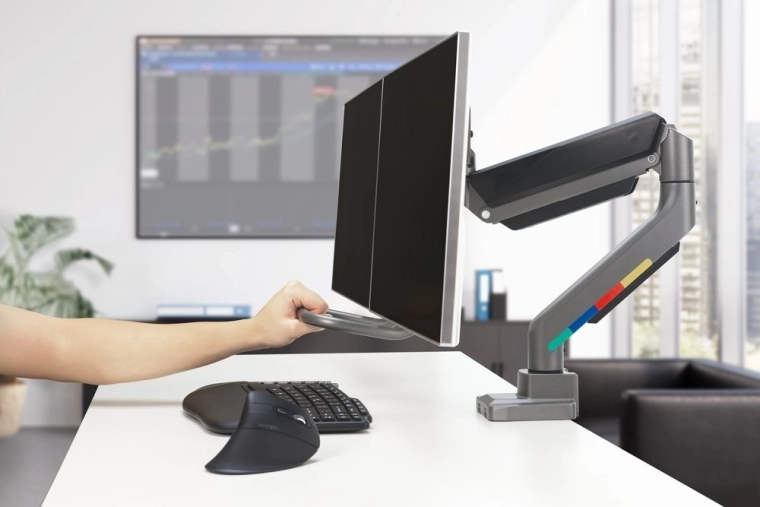 Comfortable handle and smooth, effortless adjustment