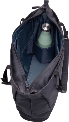 Separate pocket for wet and dirty items