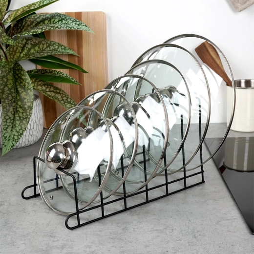 Издръжлива метална конструкция в черно