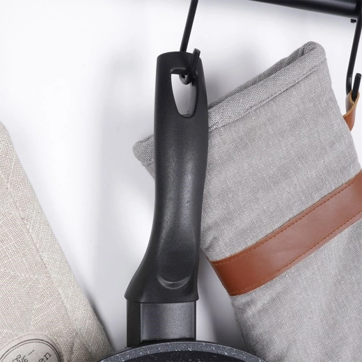 Ergonomic, stay-cool handle