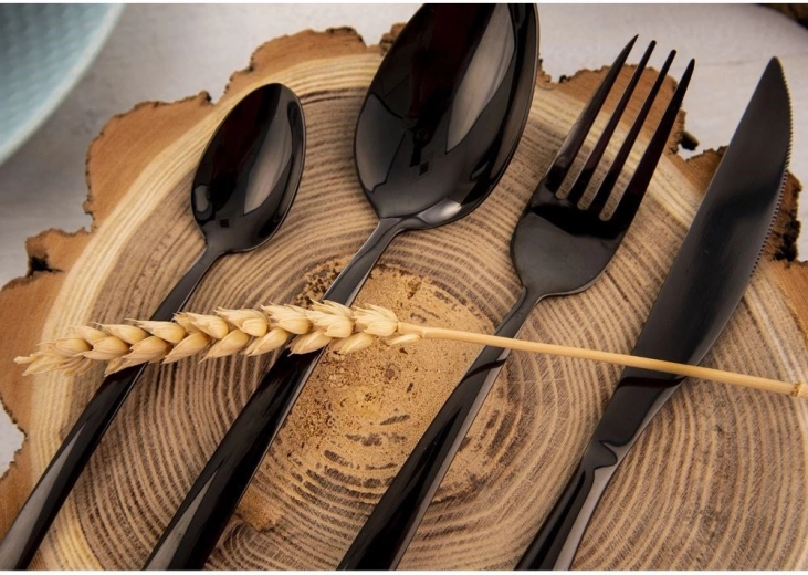 Модерен черен дизайн за всяка маса