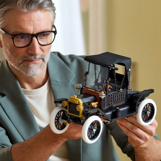 Elegant display model