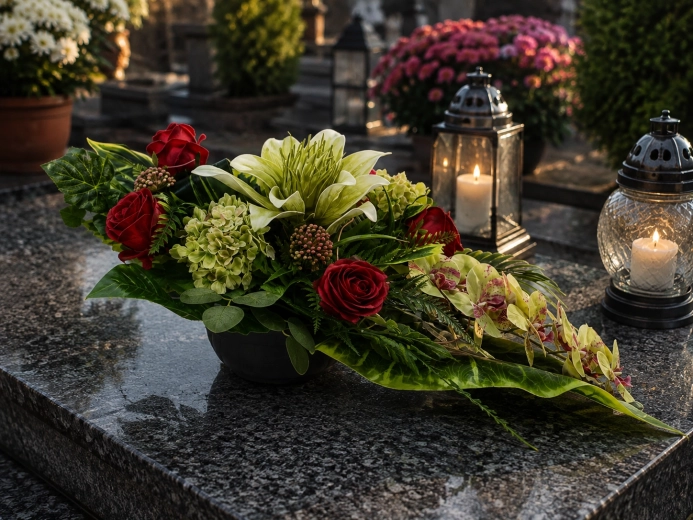 Large format for a prominent memorial decoration