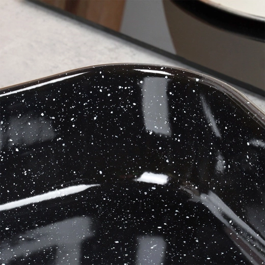 Easy cleaning and durable surface