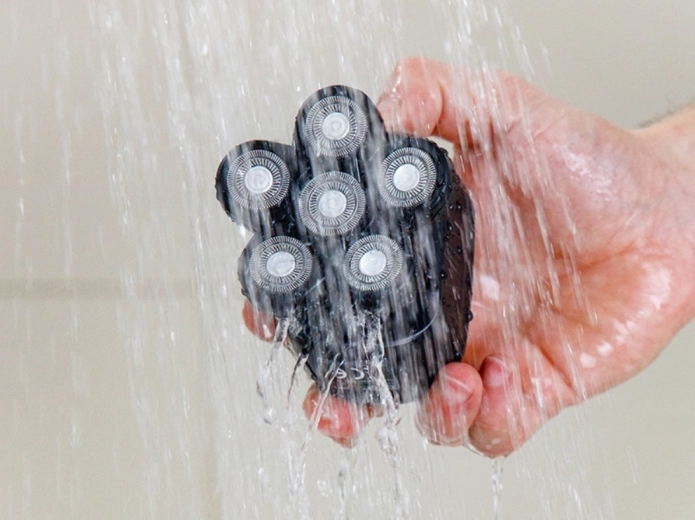 IPX6 waterproof for dry and wet shaving