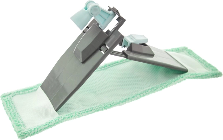 Easy replacement on a flat mop