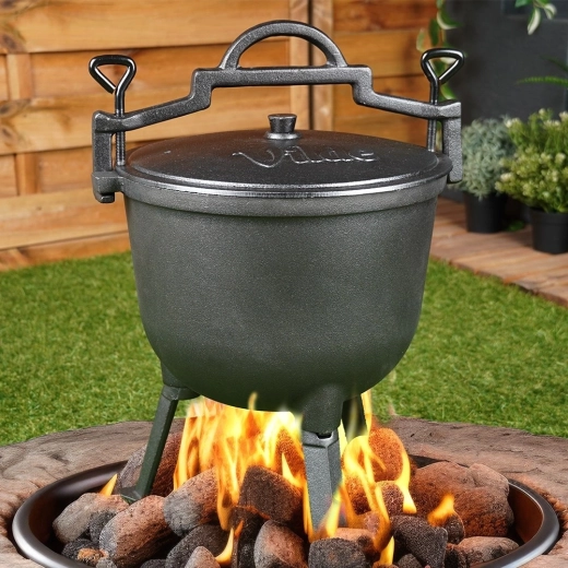Stable tripod for safe cooking over fire