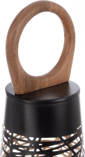 Wood as a natural element and easy carrying