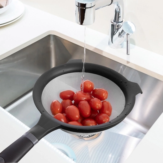 Ergonomic handle and stable support