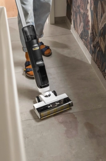 3-in-1 Xtra!Clean function: vacuums, mops and dries