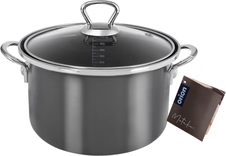Practical 5-liter capacity for family cooking