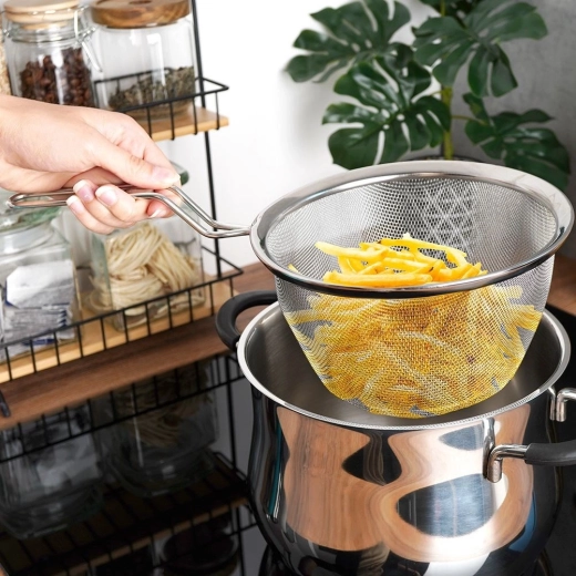Safe handling over the pot