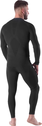 Close-fitting ergonomic cut