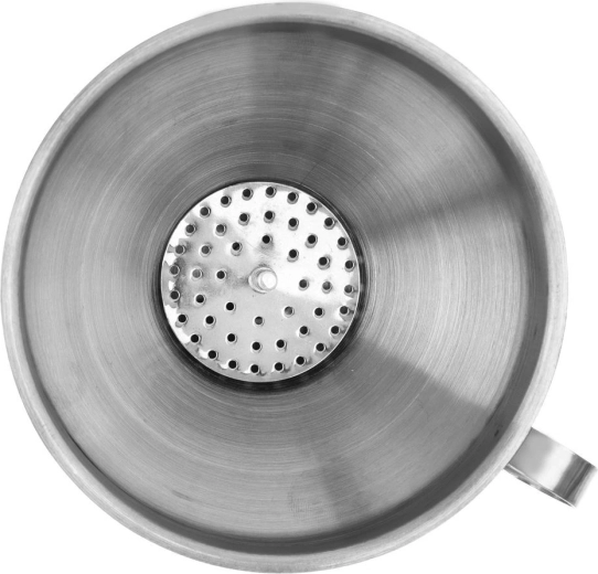 Removable strainer for clean pouring