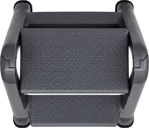 Safer stepping thanks to non-slip steps