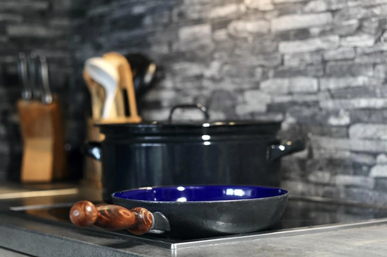 Compatible with induction and all types of cookers