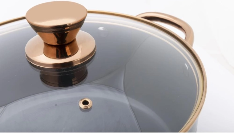 Glass lid with steam vent