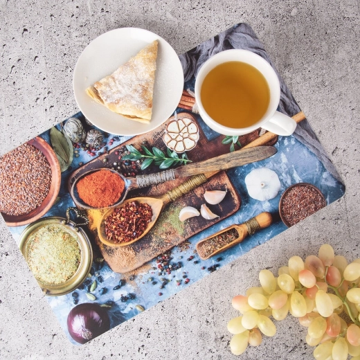 “Spices” decor that brightens up the table
