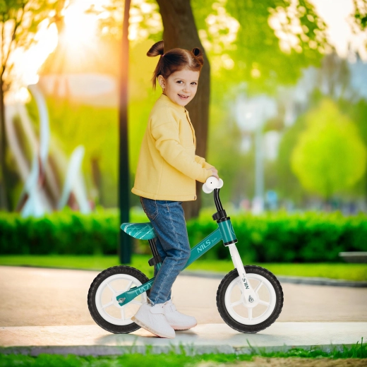 Grows with your child: adjustable handlebars and saddle