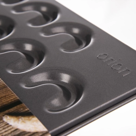 Non-stick surface for easy release