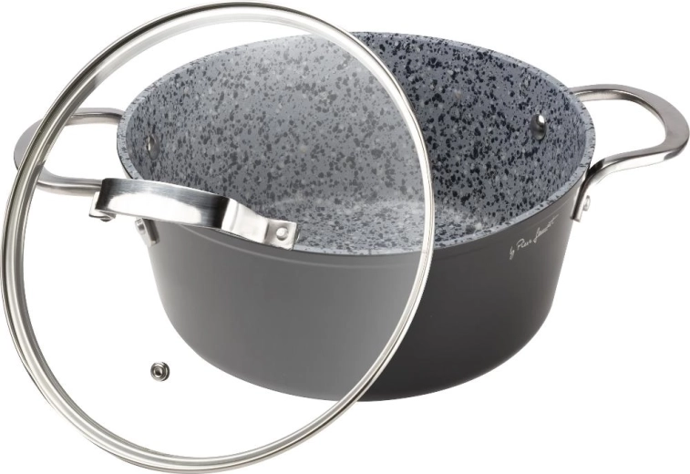 Spacious saucepan for everyday cooking