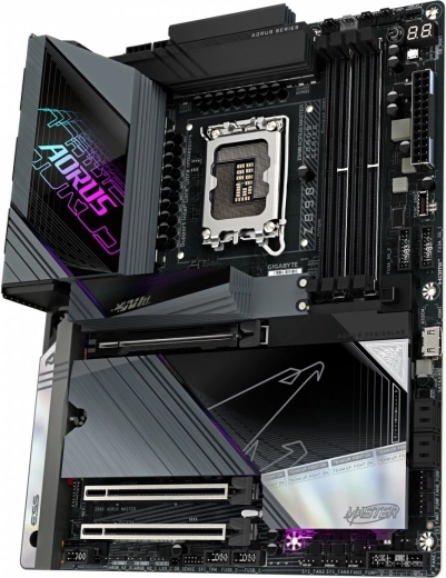 Светкавично съхранение: 5× M.2, включително 2× PCIe 5.0 x4