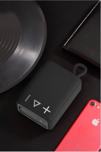 Up to 25 hours of music on the go