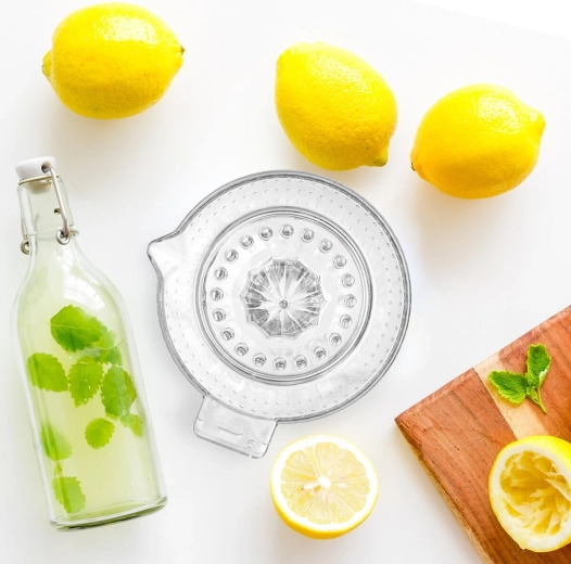 Fast manual citrus squeezing