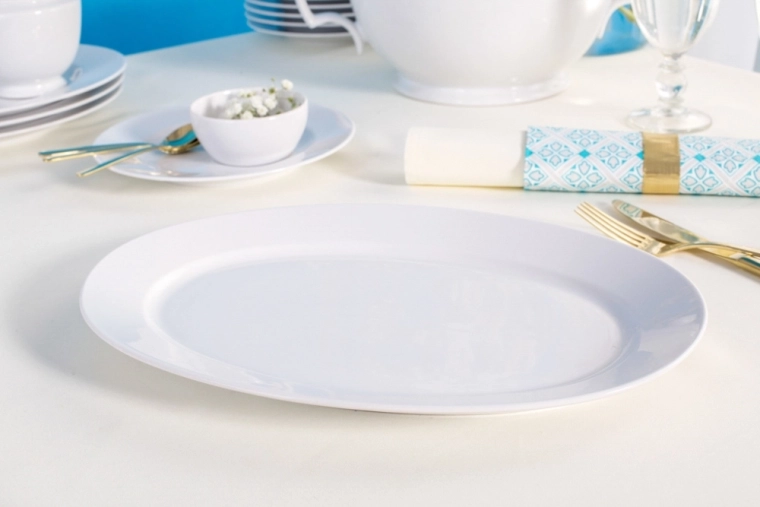 Oval shape for elegant serving