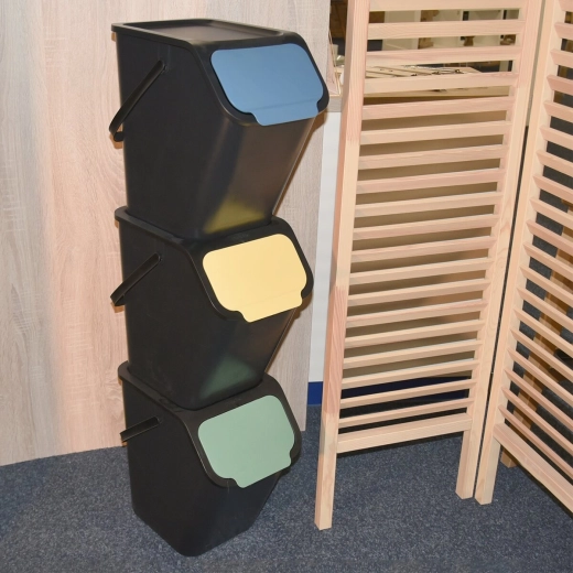 Space saving thanks to a stackable design