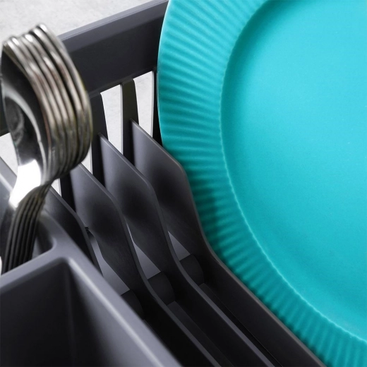 Капацитет до 12 чинии и място за чаши