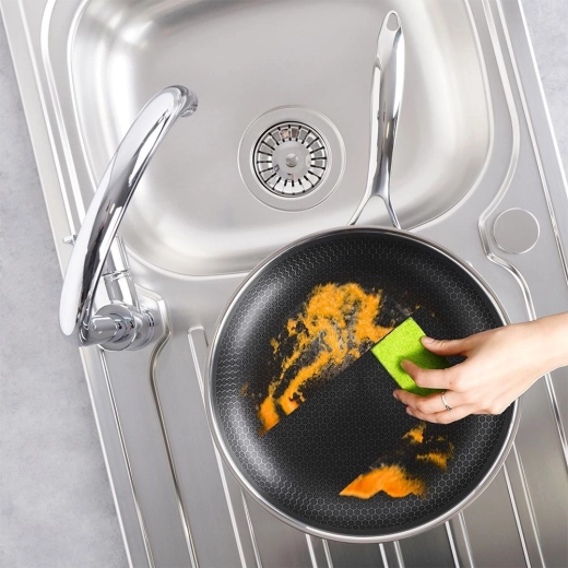 Easy cleaning and excellent food release