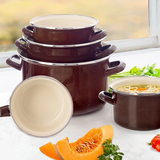 Large 8 l capacity for family cooking