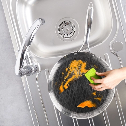 Easy cleaning and everyday durability