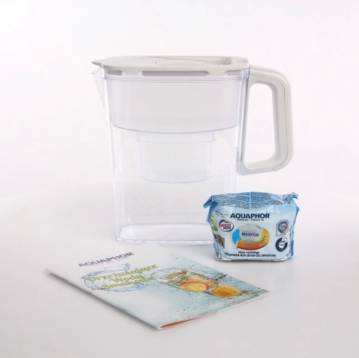 Compact 2.4 L water filter pitcher with B100-25 cartridge, white