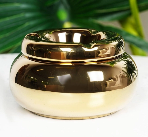 Glossy gold surface for a luxurious look