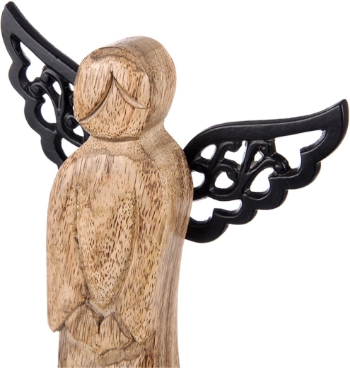 Contrasting black wings for a modern accent