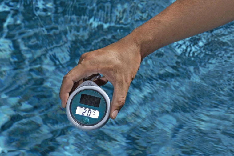 Clear LCD display in °C and °F