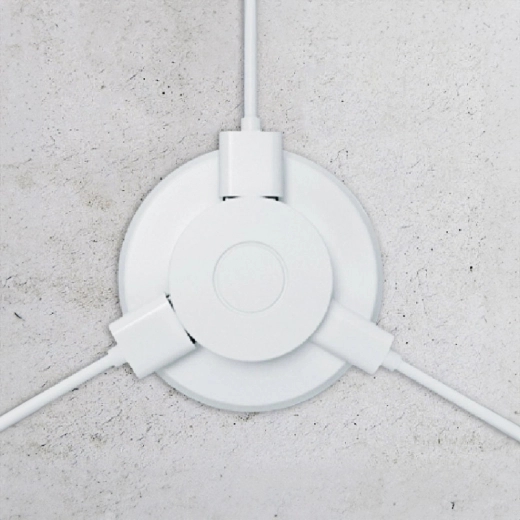 Fast charging: USB‑C PD and USB‑A Quick Charge 3.0
