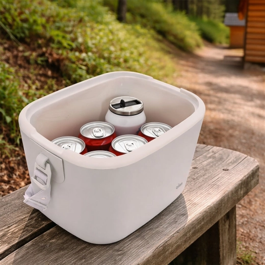 Suitable for cooling drinks and food on trips