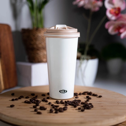 Convenient flip lid with no unnecessary spills