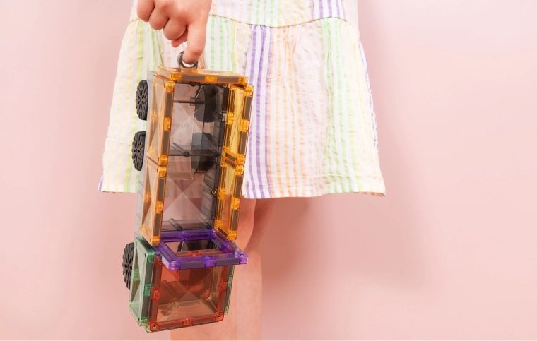 Пастелни цветове, прозрачни елементи и учене чрез игра