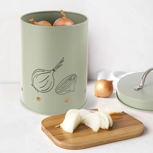 Keeps onions fresh for longer