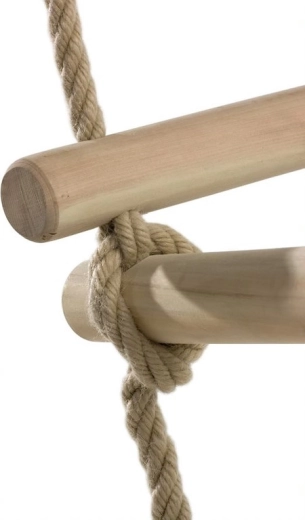 Sturdy wooden rungs and durable rope