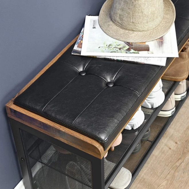 Two airy mesh shelves for up to 8 pairs of shoes