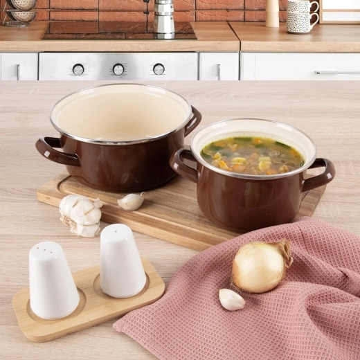 Versatile use on all types of stovetops and in the oven