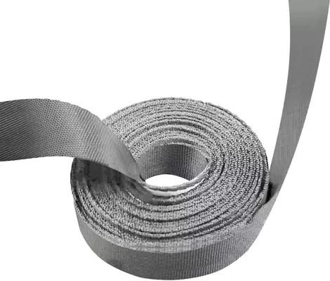 Up to 5 m of freedom with a durable tape