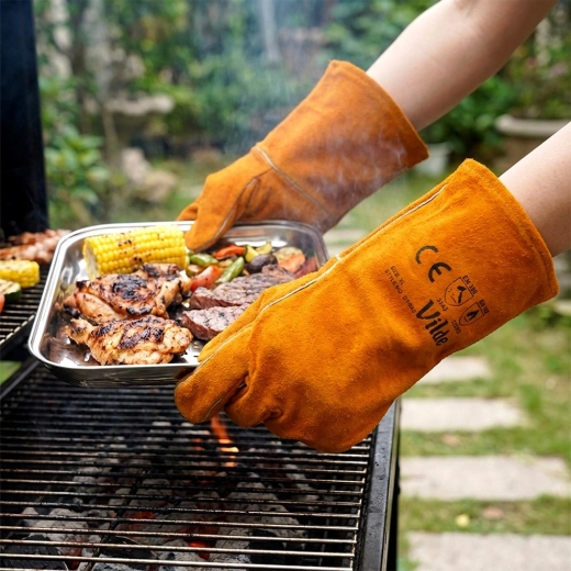 Secure grip even at a blazing-hot grill