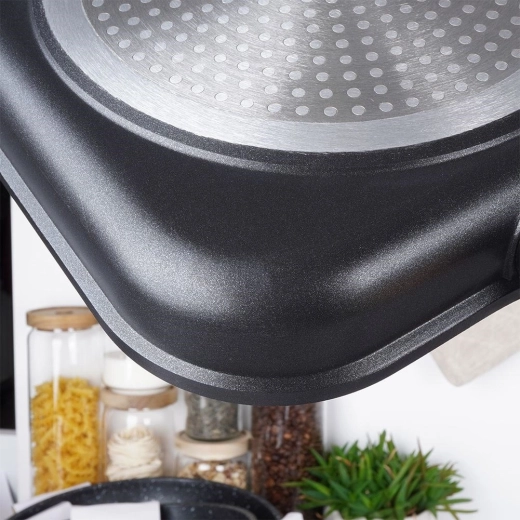 Compatible with all types of stoves including induction