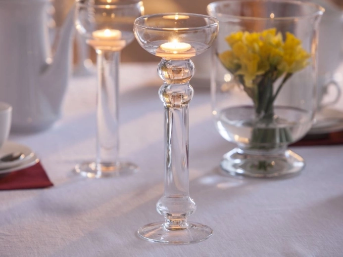 Striking water arrangement with a candle